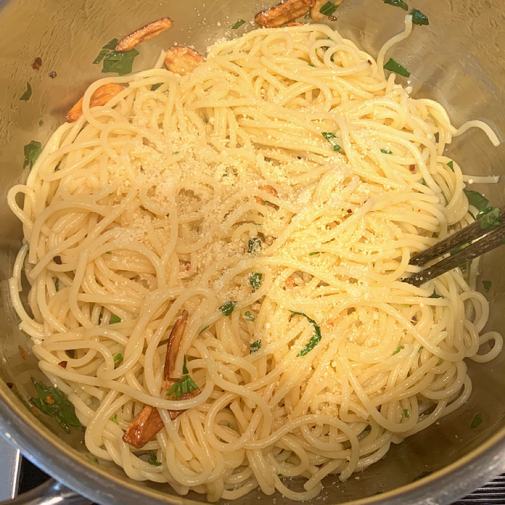 蒜香橄榄油意粉 Spaghetti Aglio e Olio的做法 步骤5