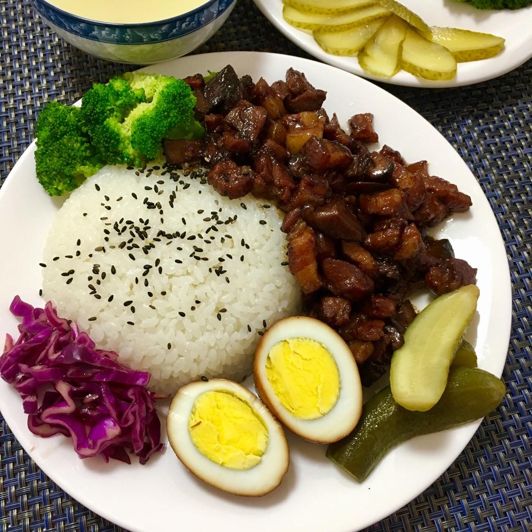 洋葱酥卤肉饭