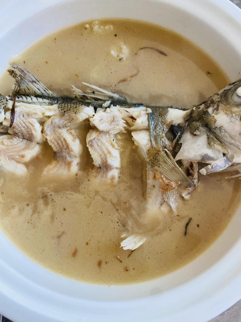 健脾养胃有助消化促进伤口愈合的超营养鲜美鱼汤（鲈鱼版）