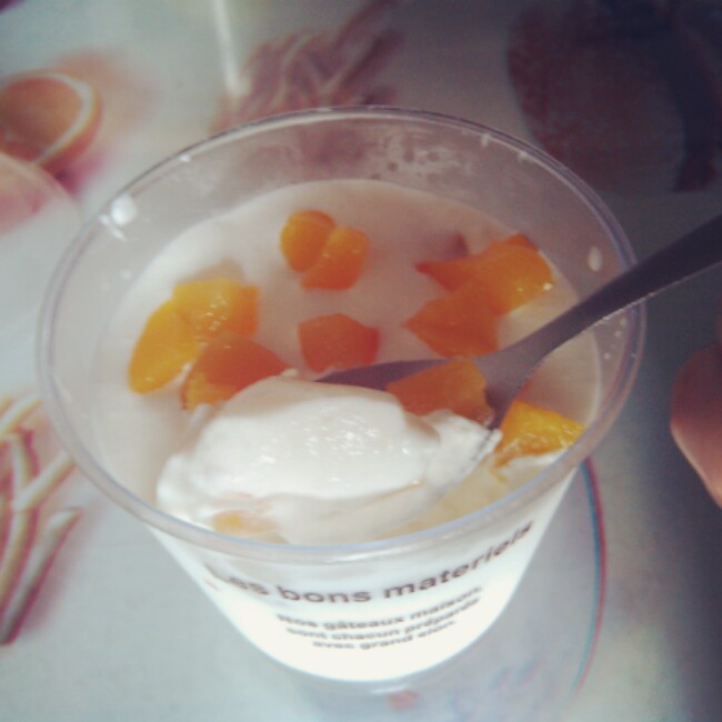 黄桃酸奶慕斯杯