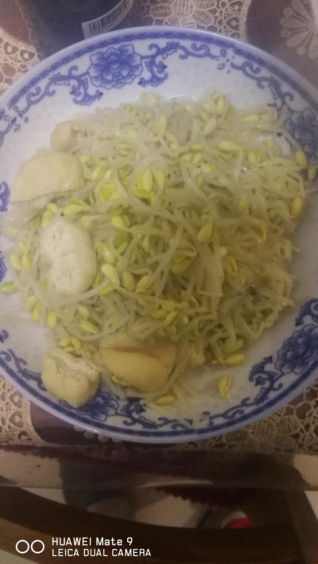 黄豆芽炒油豆腐