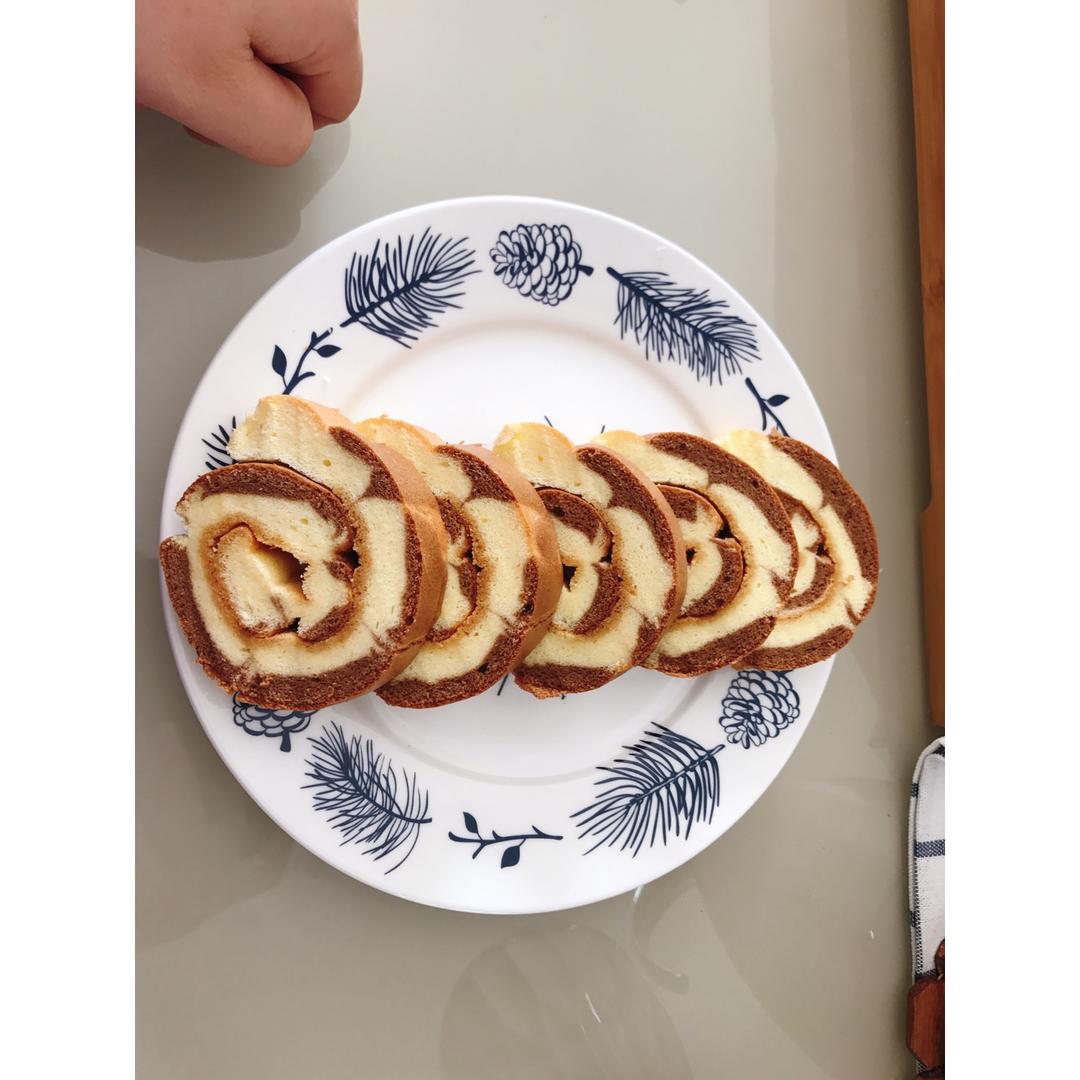 草莓酱蛋糕卷