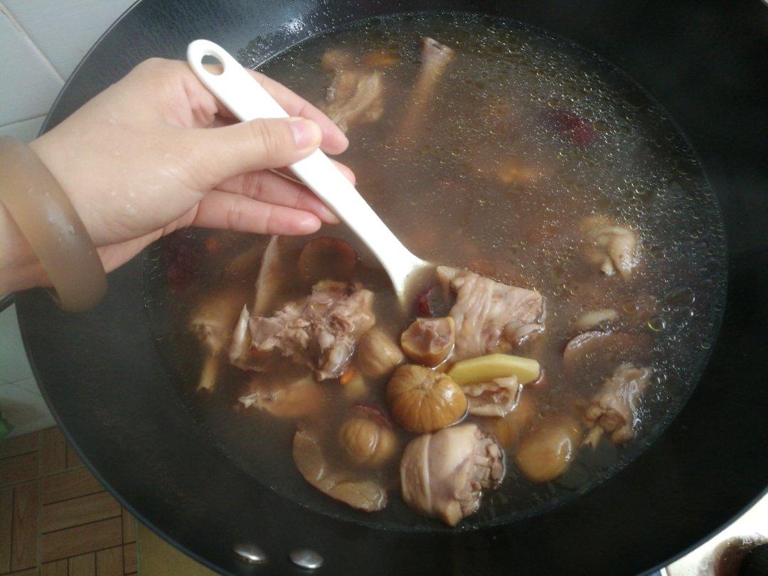 板栗炖鸡汤
