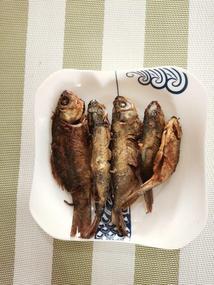 干煎小鲫鱼