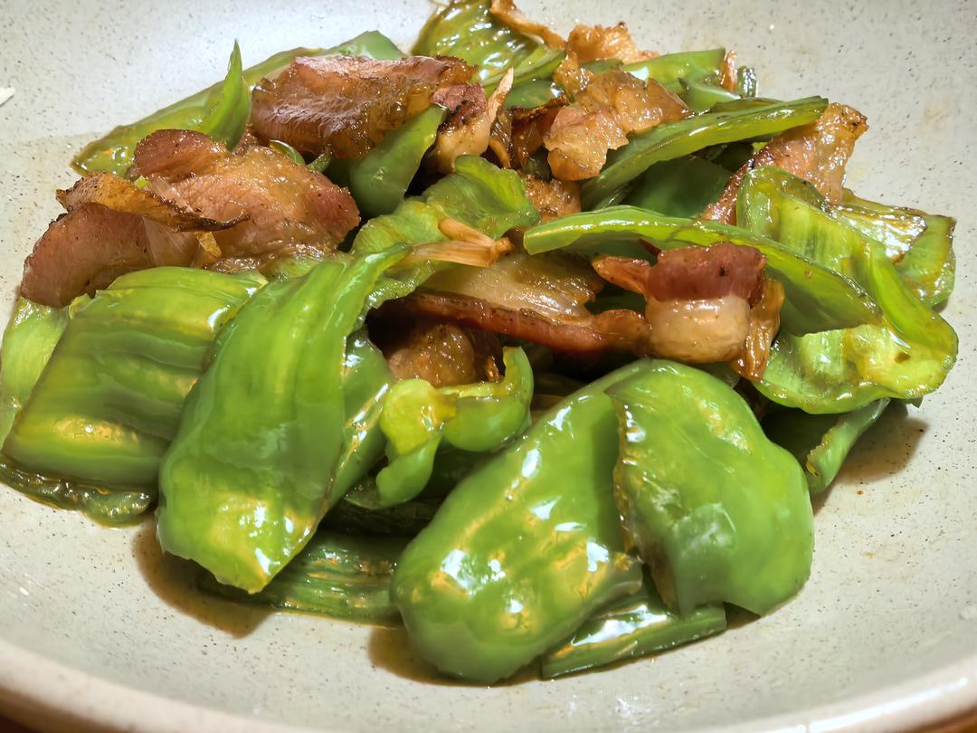 腊肉爆炒青椒