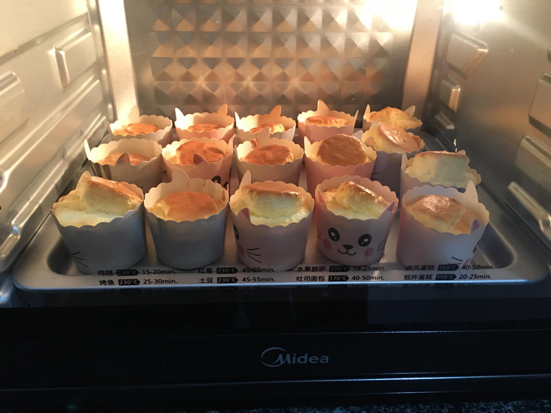 圣诞特辑｜草莓纸杯蛋糕