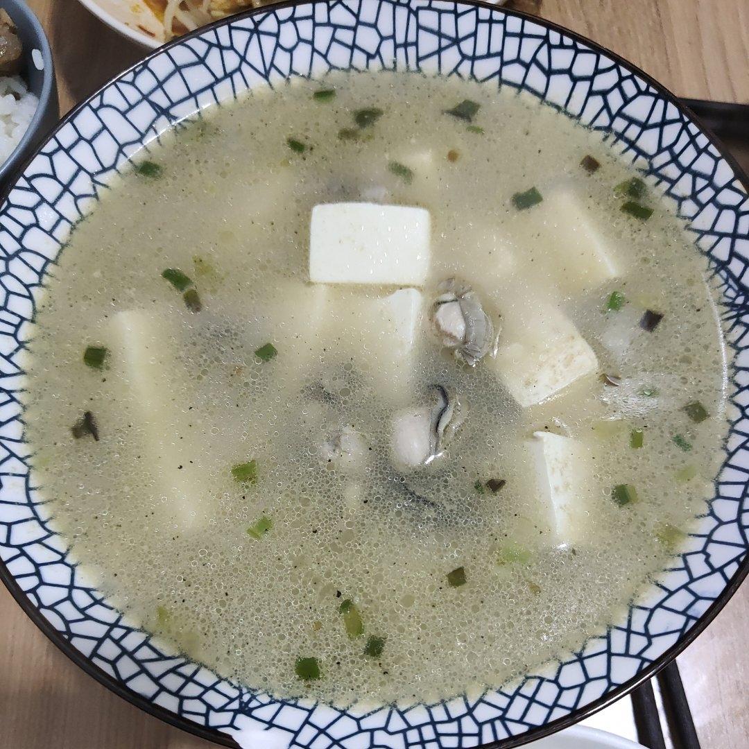 海蛎子豆腐汤