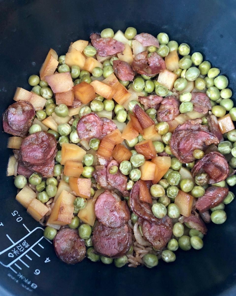 懒人必备～电饭煲腊肠焖饭