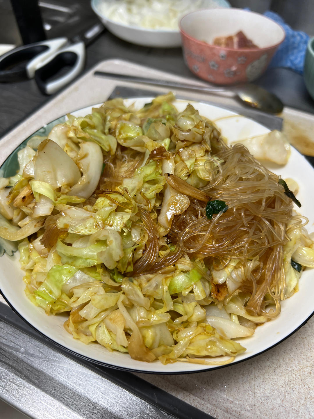 最近爱吃粉丝粉条～包菜炒粉丝