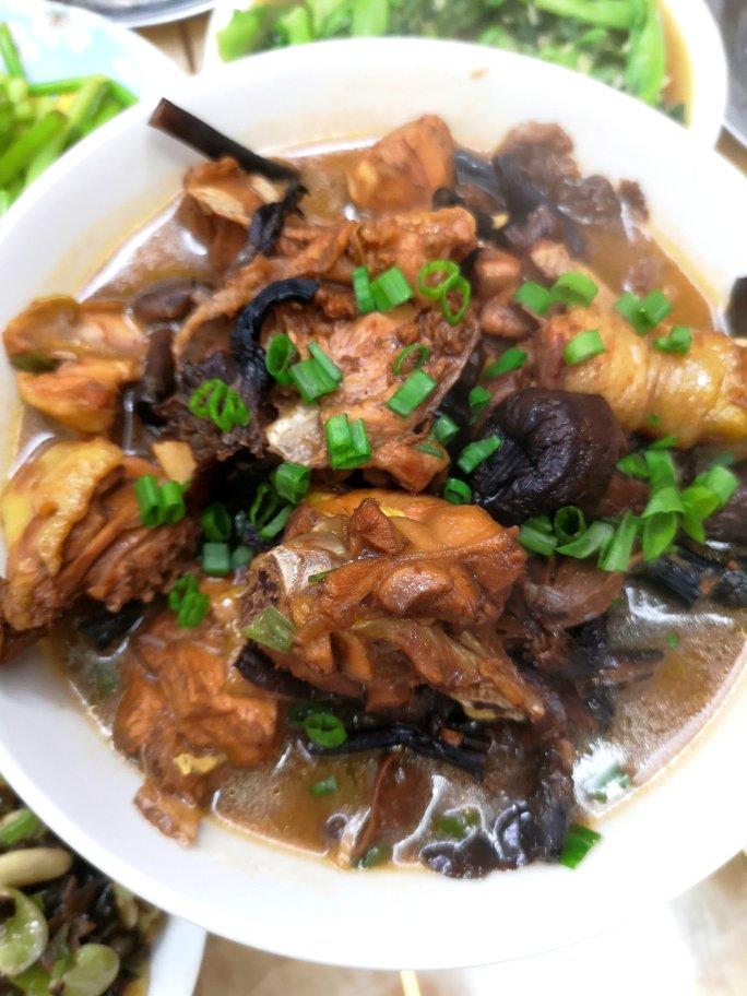 小鸡炖蘑菇