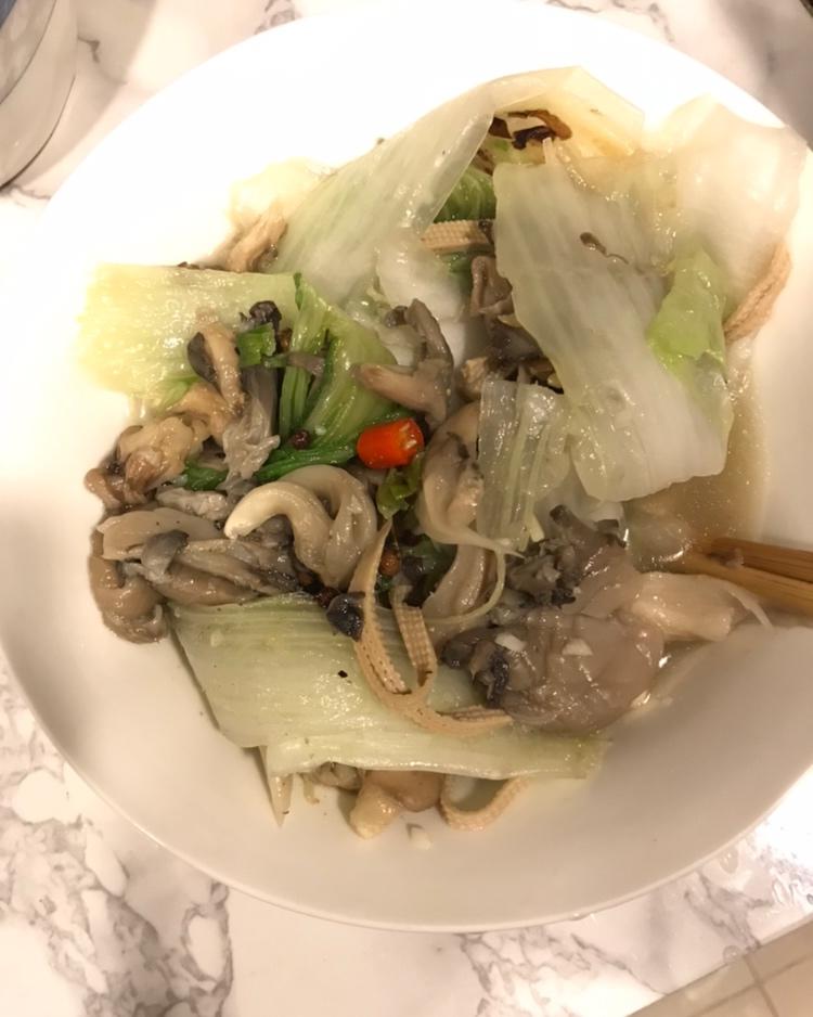 鲜美平菇白菜炒龙利鱼
