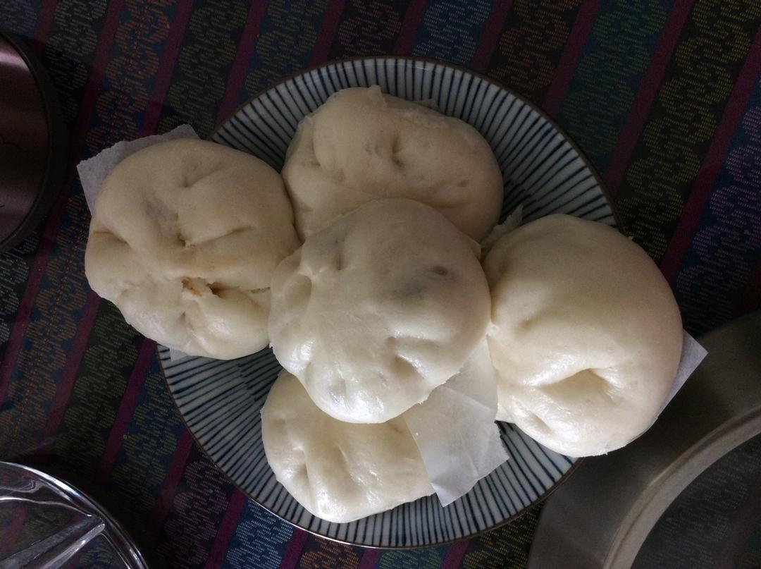 云朵般松软爆浆蜜汁叉烧包