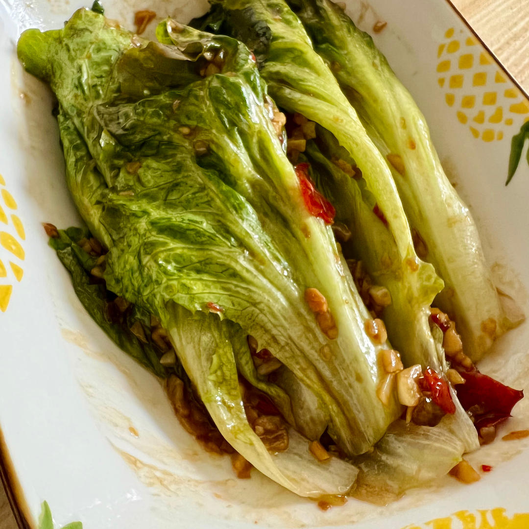 蒜蓉蚝油生菜，清脆爽口，色香味俱全