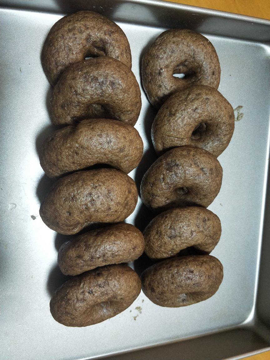 新手友好的无糖无油100%黑全麦贝果