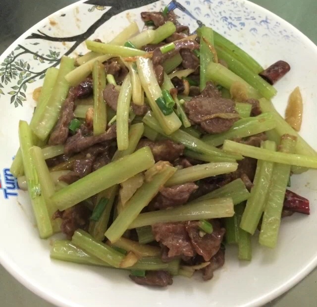 芹菜炒牛肉