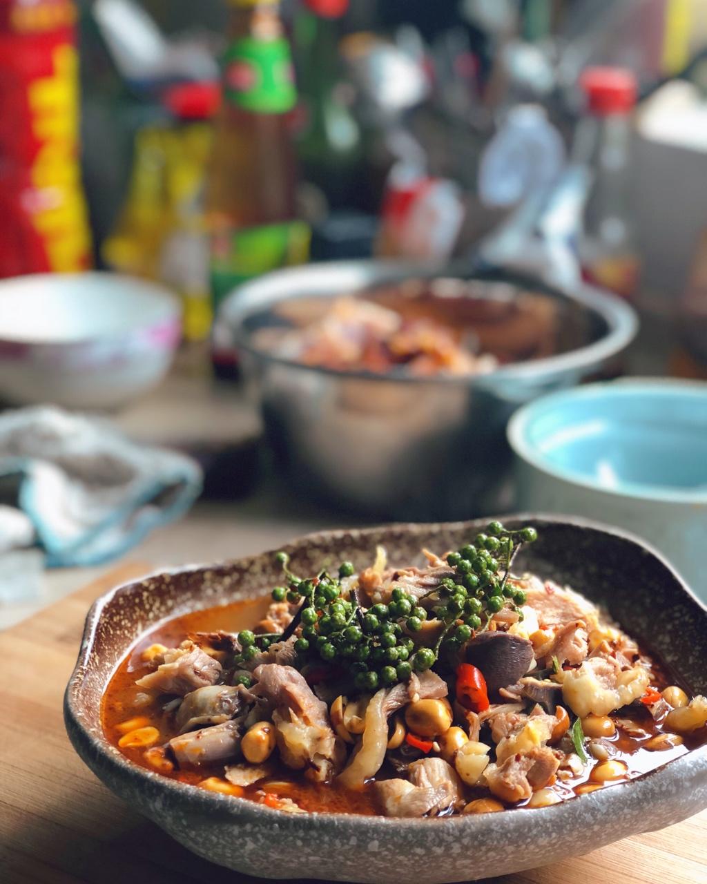 成都著名知食分子做的青花椒棒棒鸡