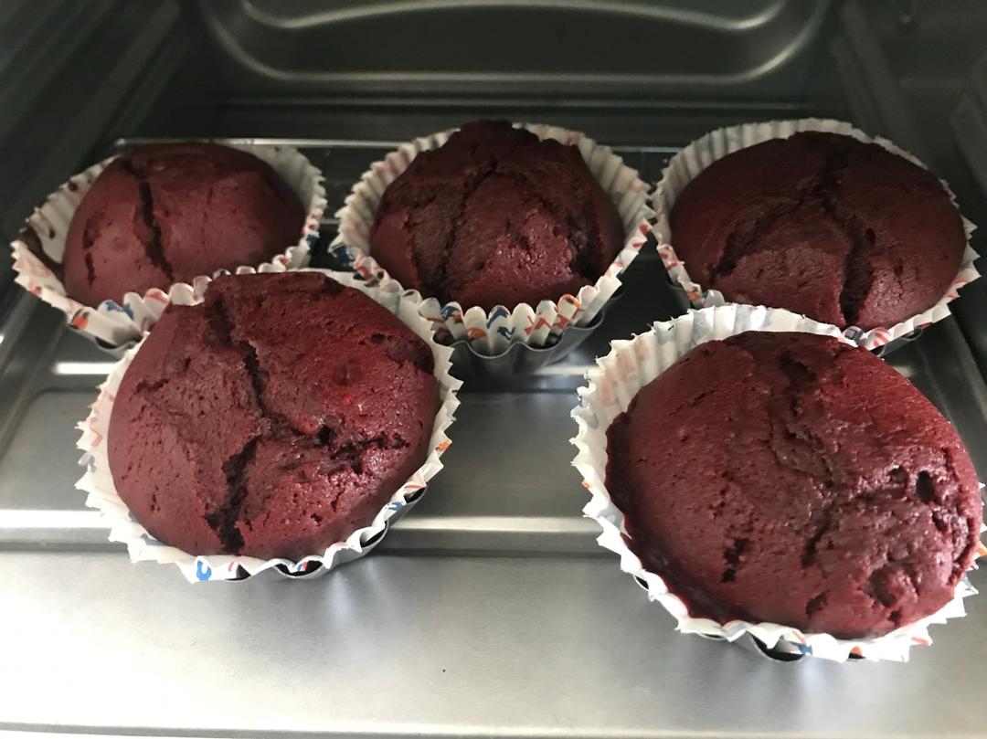正宗红丝绒cupcake—马斯卡彭奶油霜