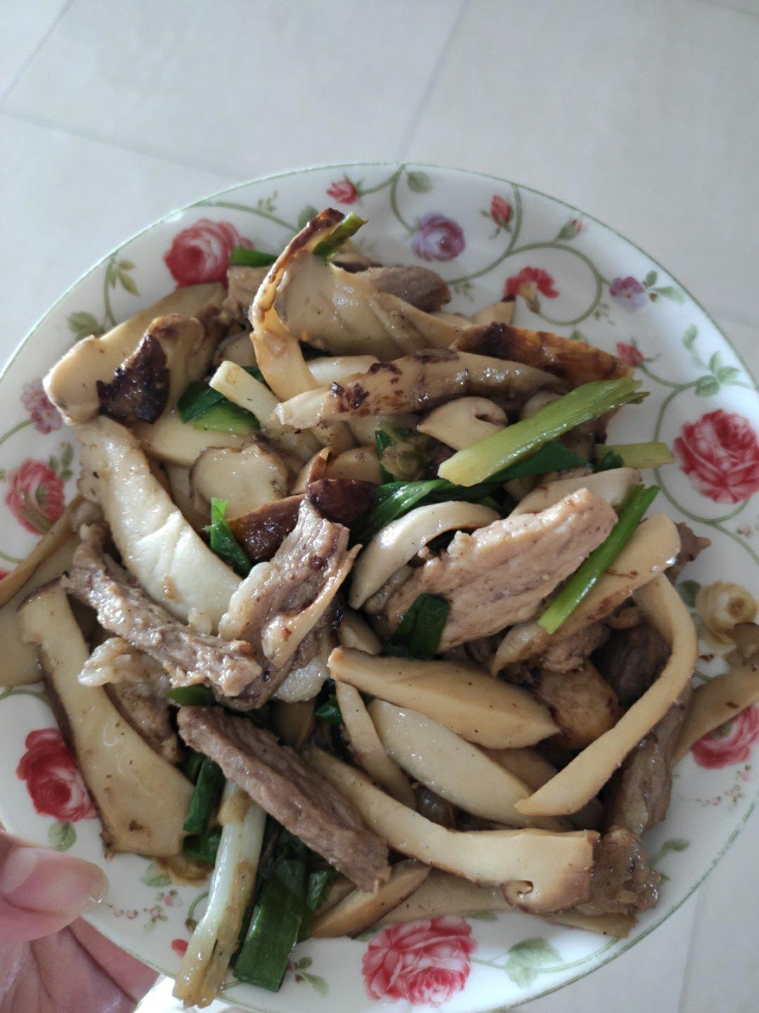 新鲜姬松茸炒肉片