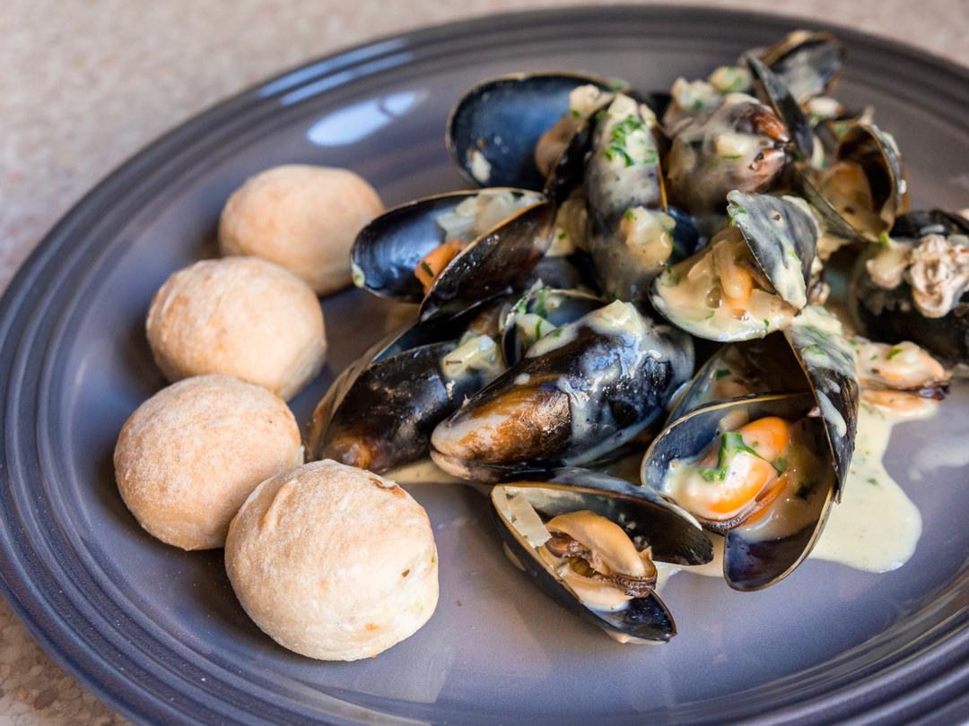 Steamed mussels with wine and cream 法式奶油青口贝