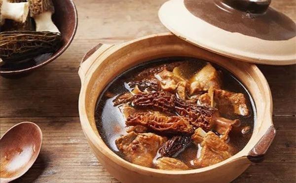 羊肚菌炖排骨的做法