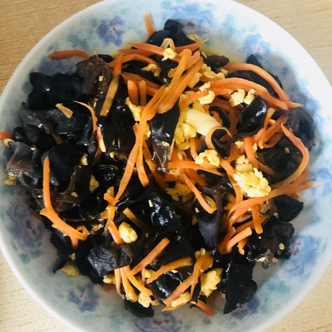 黑木耳青椒炒鸡蛋（营养又下饭）