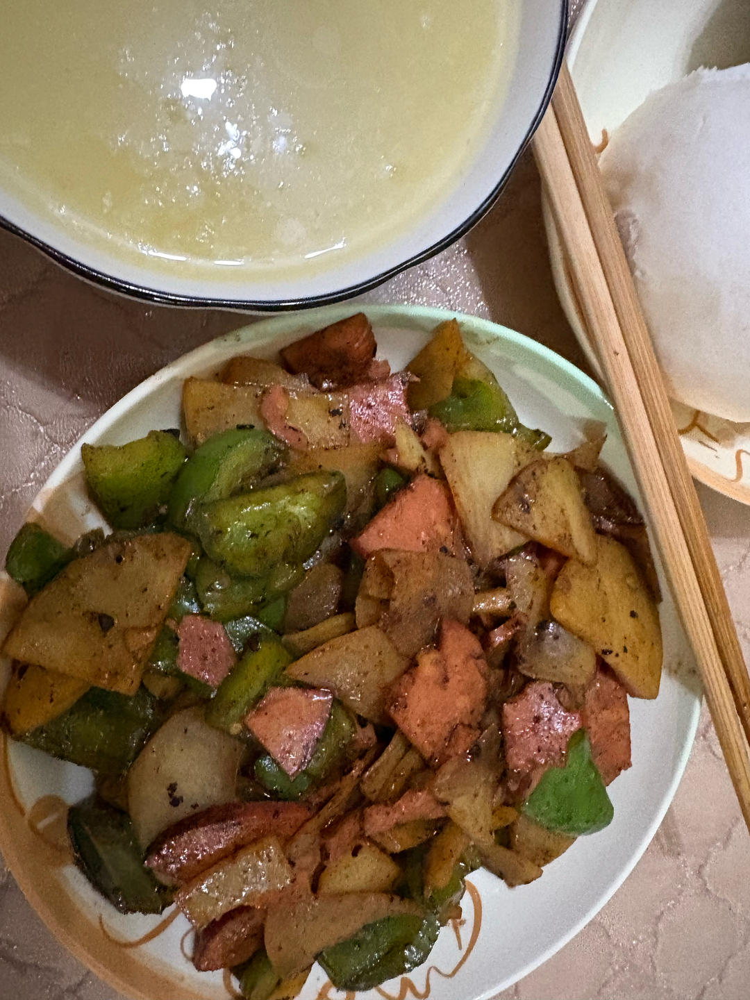 经典下饭神器———青椒火腿炒土豆片