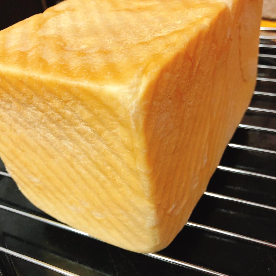 用烤箱自己做面包--手工牛奶吐司面包