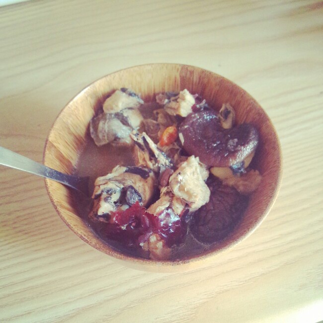 枸杞红枣乌鸡汤