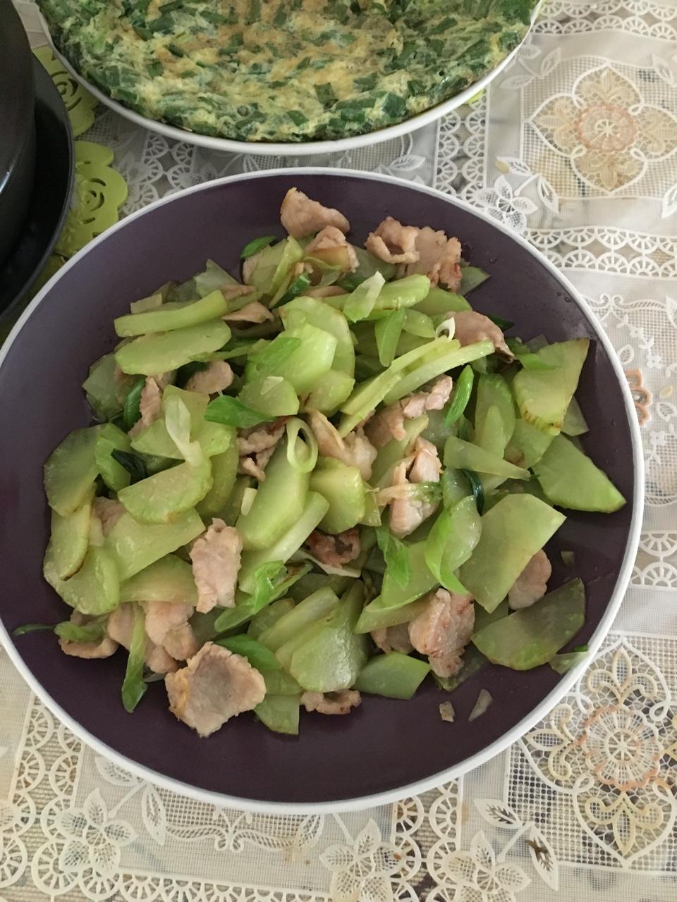 莴笋炒肉片