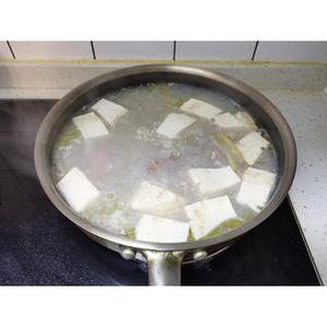 超级鲜的-河蚌、咸肉、豆腐汤的做法 步骤6