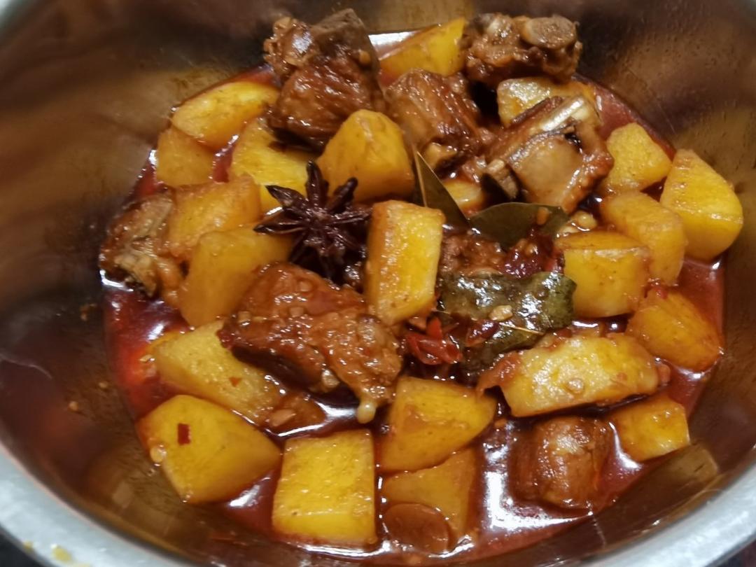 川味土豆烧排骨