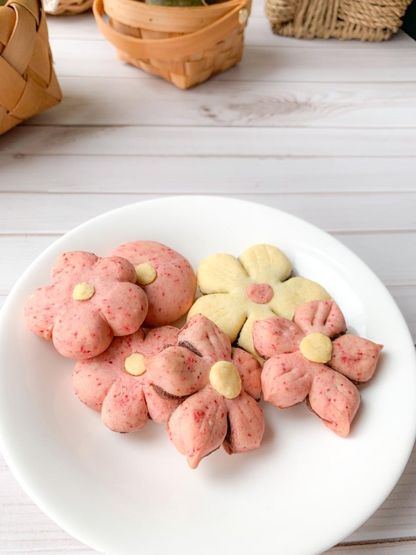 酥绵薄皮桃花小饼干内含豆沙馅（原创）