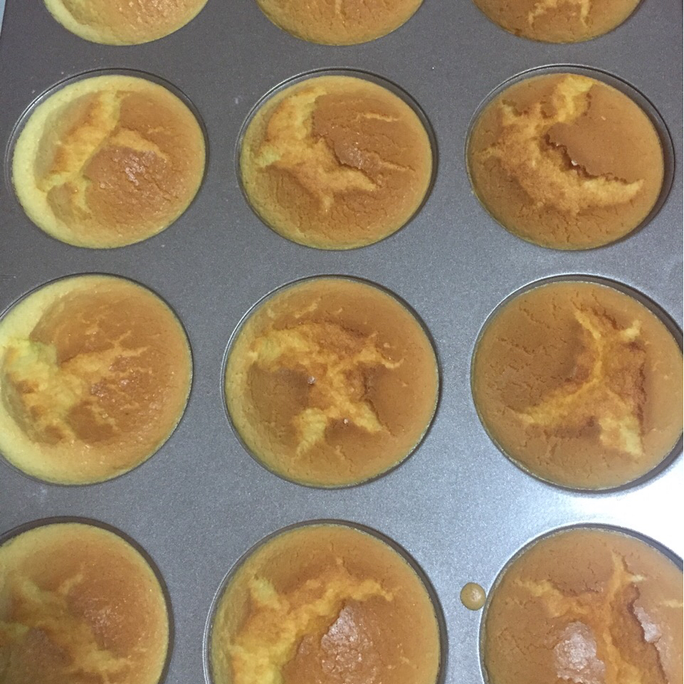 消耗淡奶油之作——淡奶油小蛋糕
