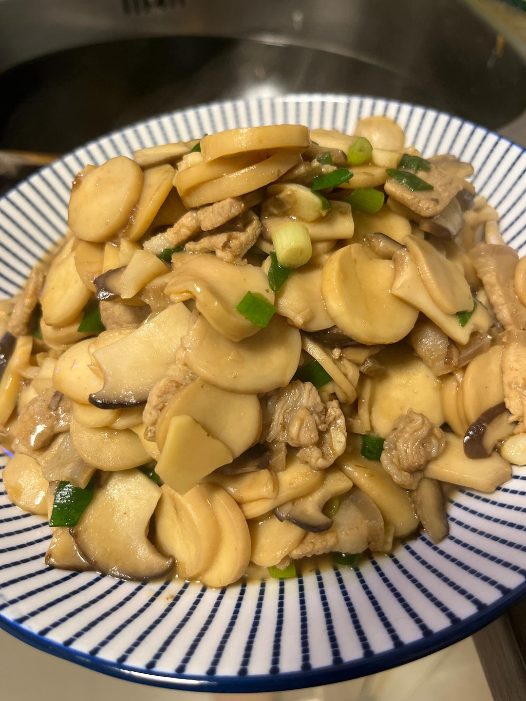 五花肉炒杏鲍菇