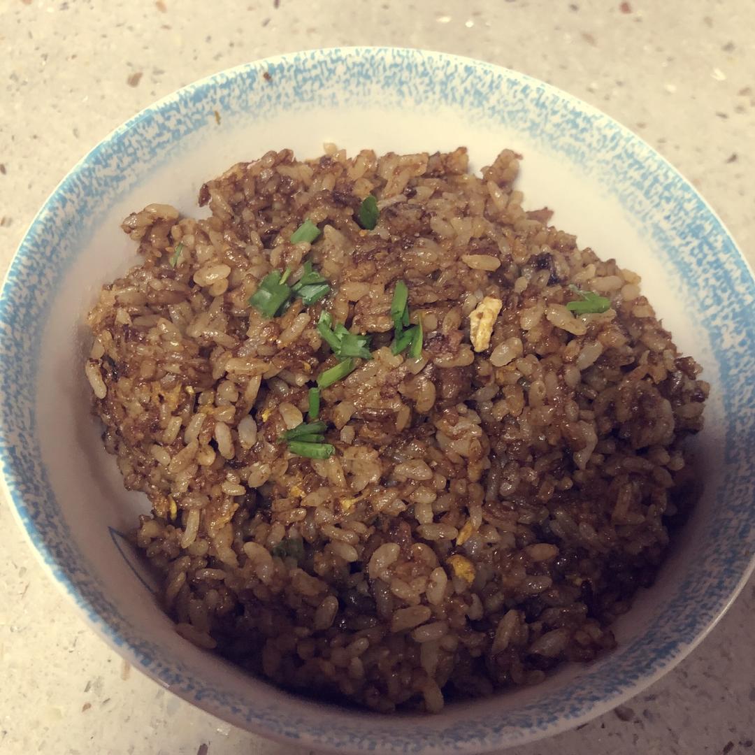 据说是 正宗酱油炒饭