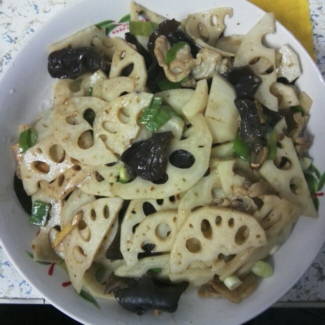 莲菜炒肉片