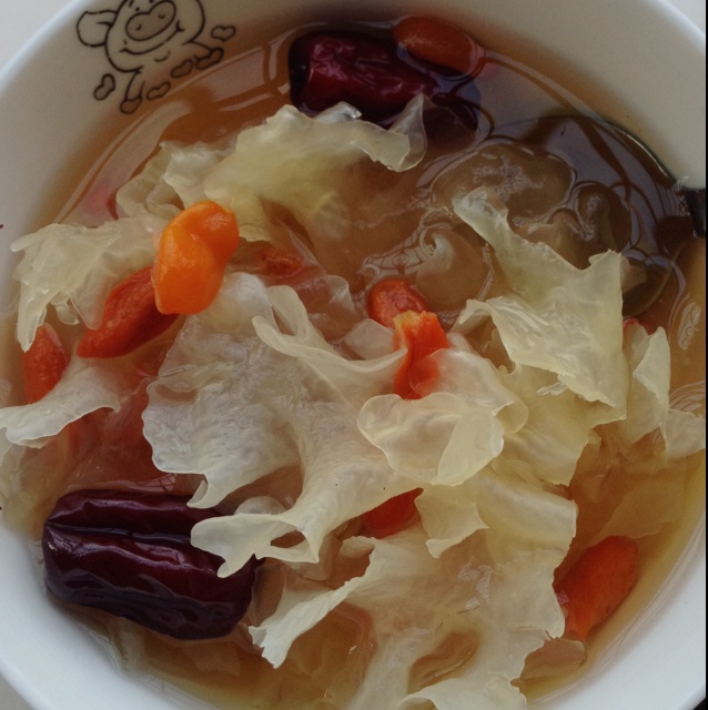 红枣银耳莲子羹