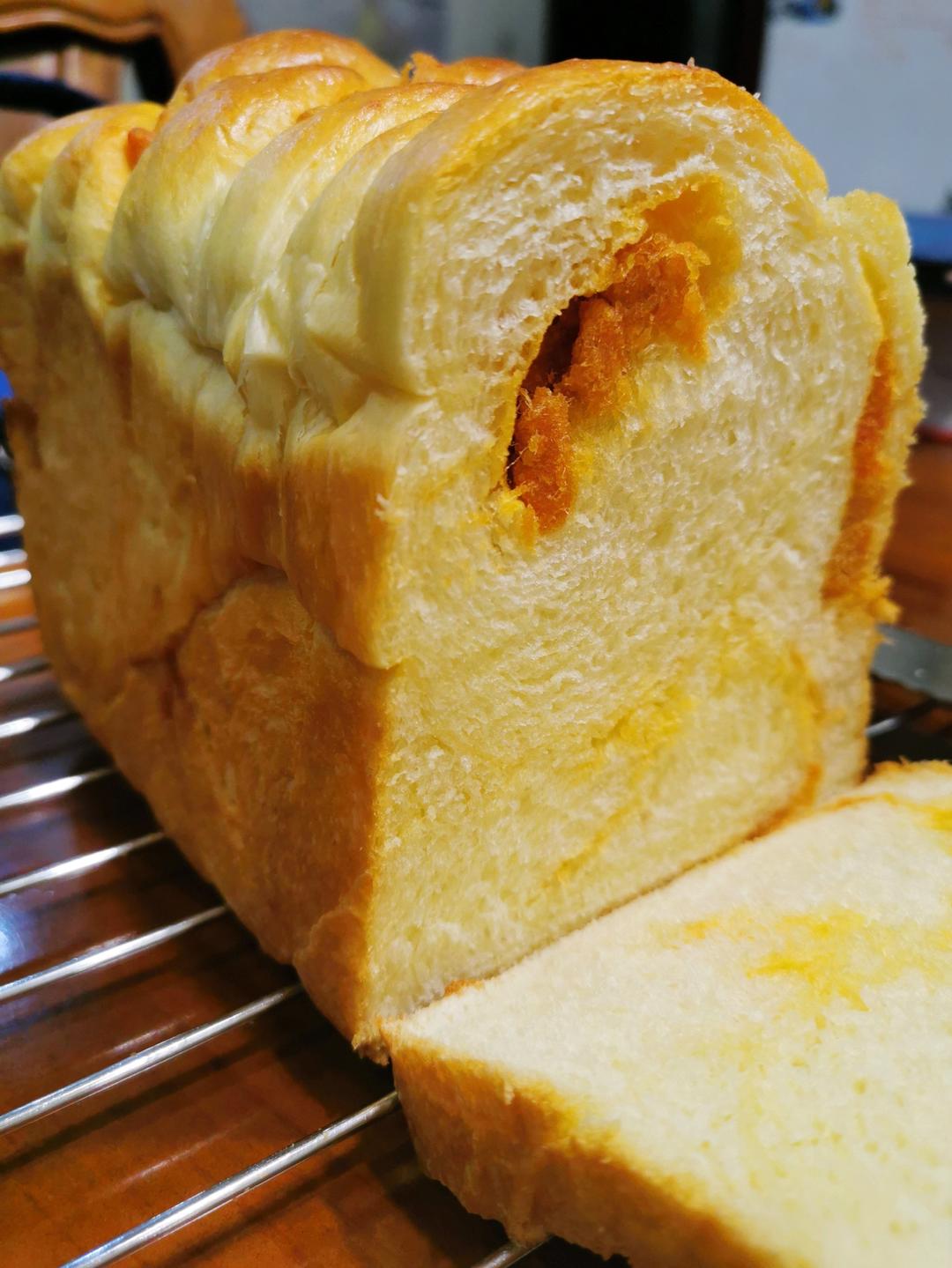 咸蛋黄肉松吐司｜超好吃｜超满足