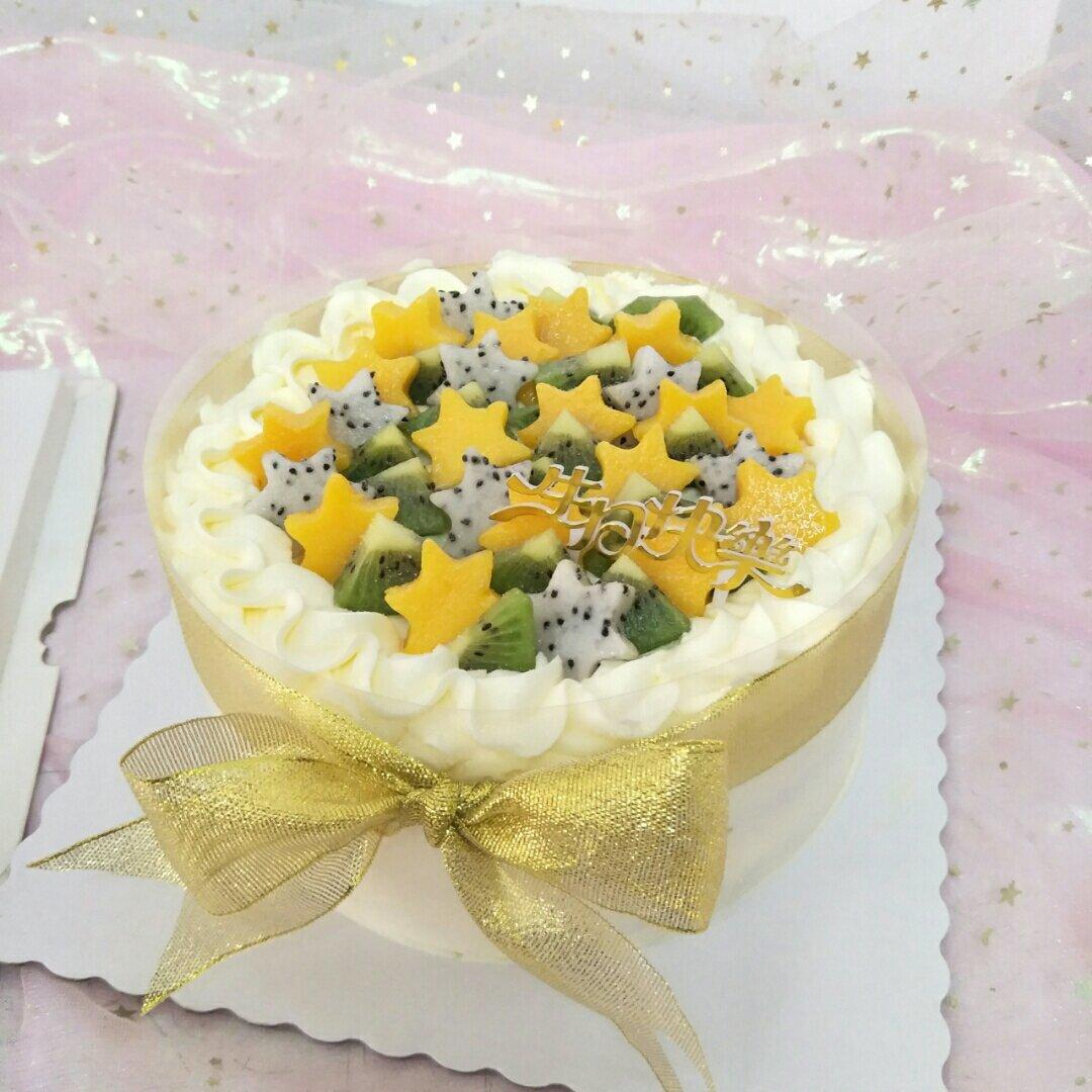 水果奶油装饰蛋糕