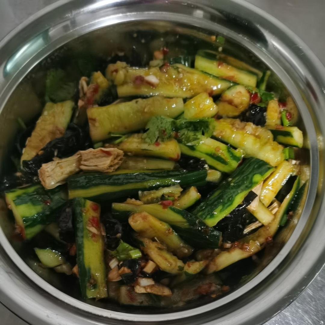 上桌就秒光的爽口凉菜～黄瓜拌腐竹