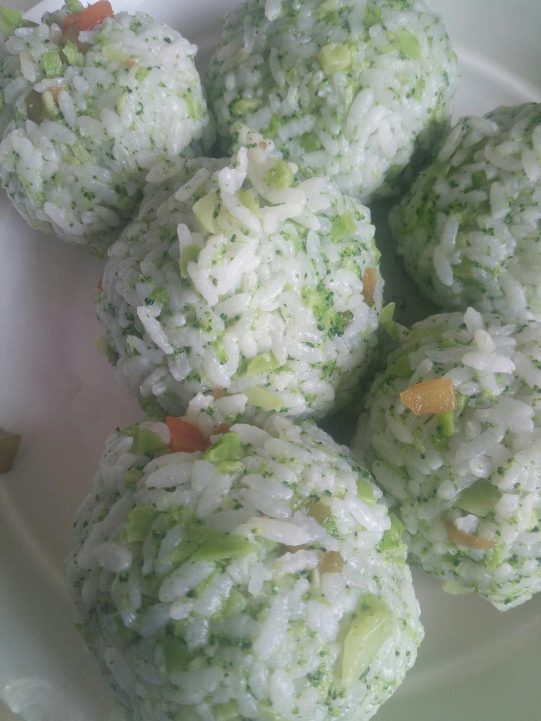 西兰花饭团的做法