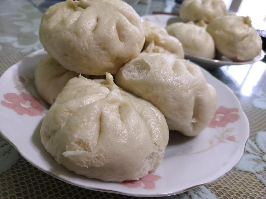 好吃多汁的牛肉包子