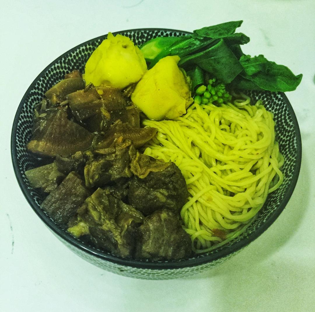 焖牛腩