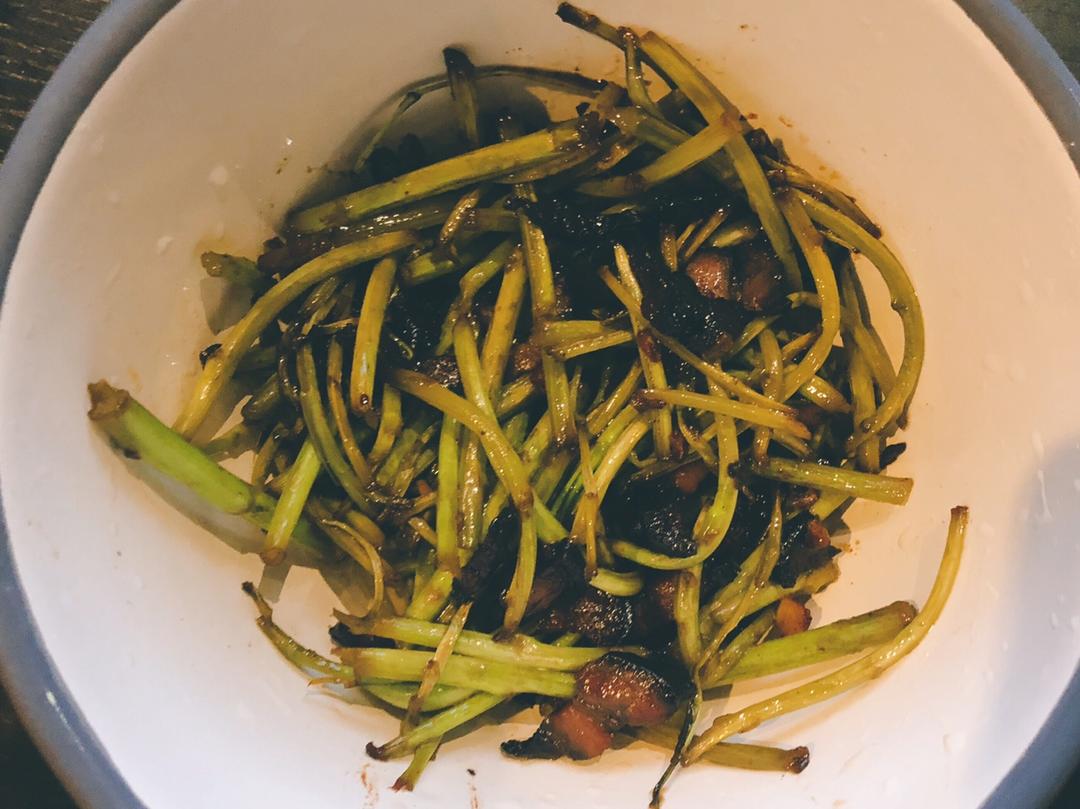 篱蒿炒腊肉