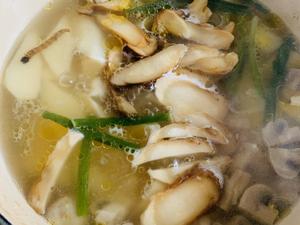 养生煲汤～松茸虫草鸡汤的做法 步骤5