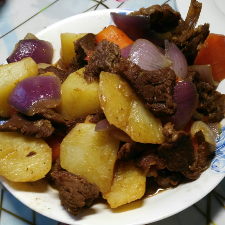 胡萝卜土豆烧牛腩