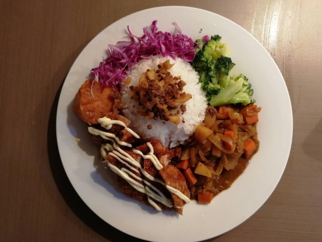 香酥咖喱猪排饭