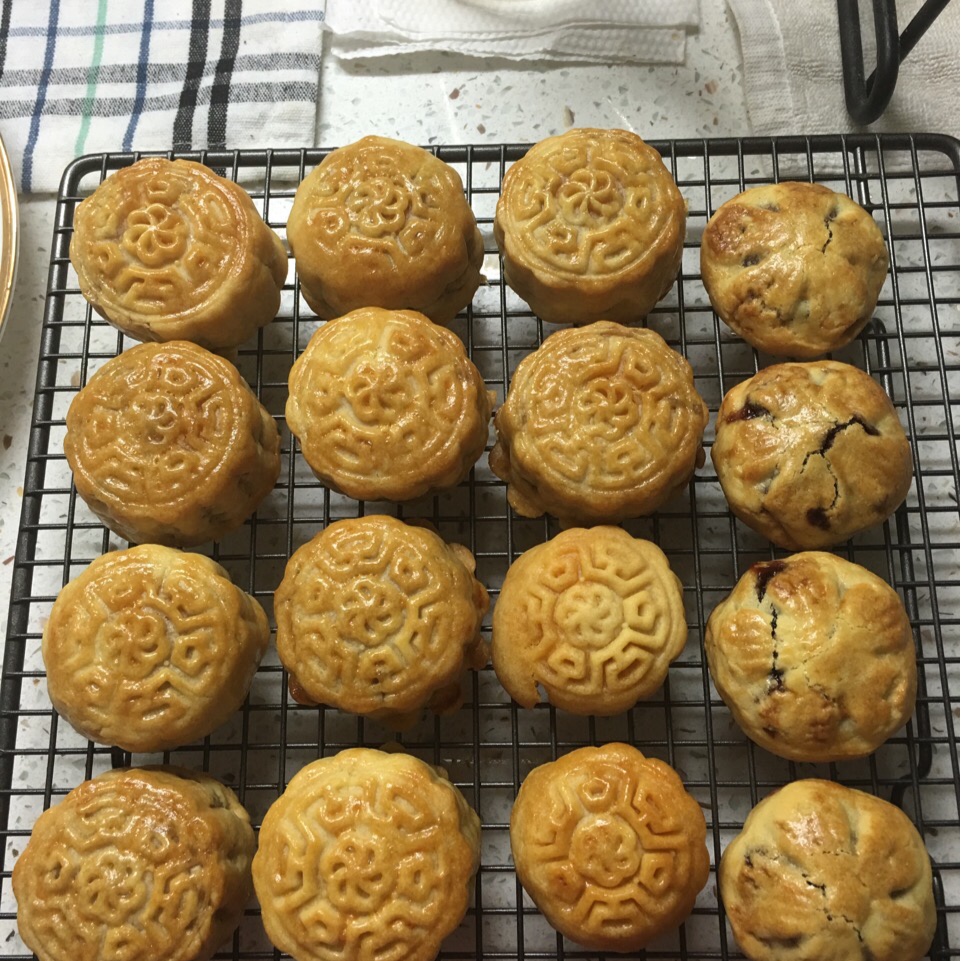 广式月饼——蛋黄莲蓉月饼
