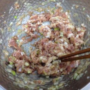 芹菜猪肉饺子的做法 步骤1