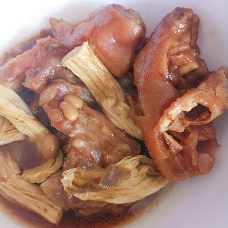 美味的家常菜：红烧猪蹄